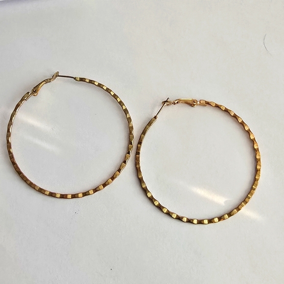 Big hoop earrings large gold tone - Picture 5 of 5